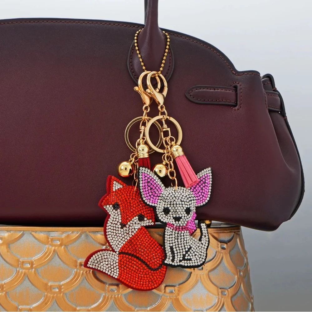 New Crystal Sitting Chihuahua Dog Bag Charm with Gold Tone Hardware keychain - Picture 2 of 2